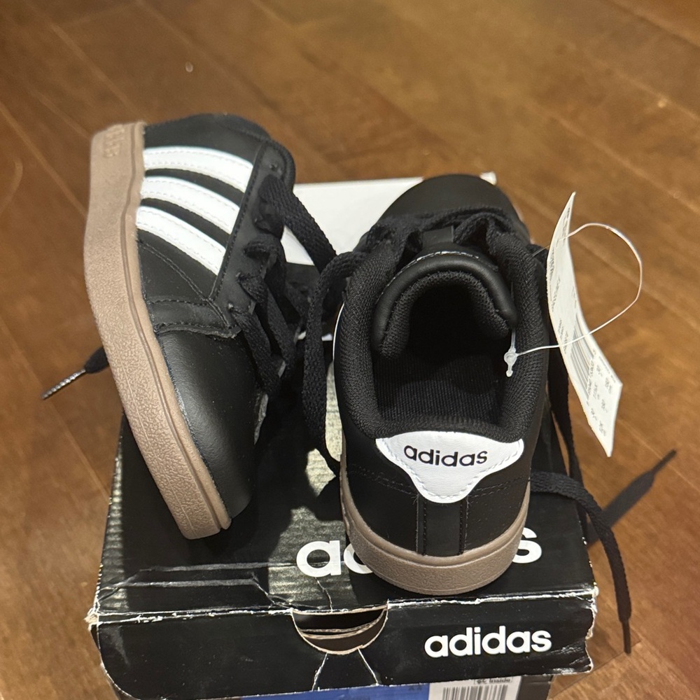 Adidas Classic Black and White Shoes - Picture 10 of 10
